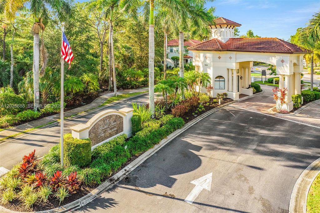 7542 Bristol Circle, Naples, FL 34120