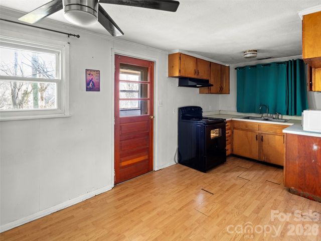 45 Gash Farm Road, Asheville, NC 28805