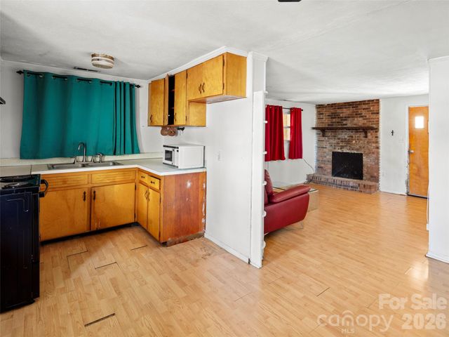 45 Gash Farm Road, Asheville, NC 28805