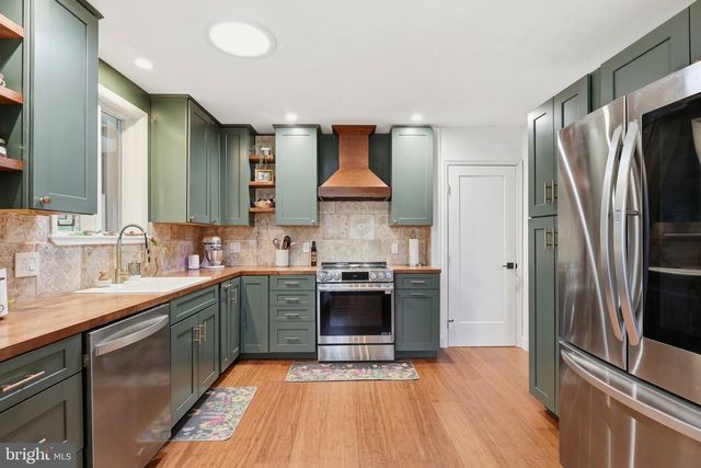 11 CITADEL DR, Camp Hill, PA 17011