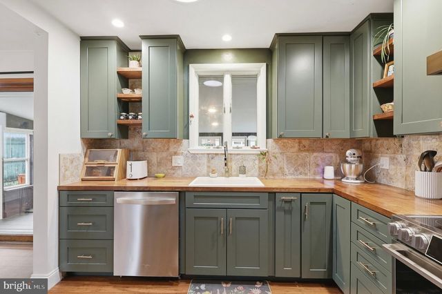 11 CITADEL DR, Camp Hill, PA 17011