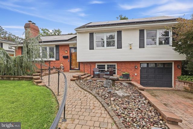 11 CITADEL DR, Camp Hill, PA 17011