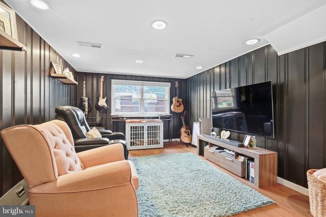 11 CITADEL DR, Camp Hill, PA 17011
