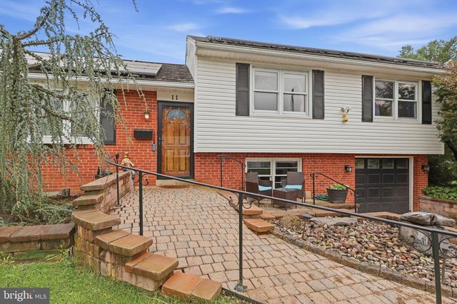 11 CITADEL DR, Camp Hill, PA 17011