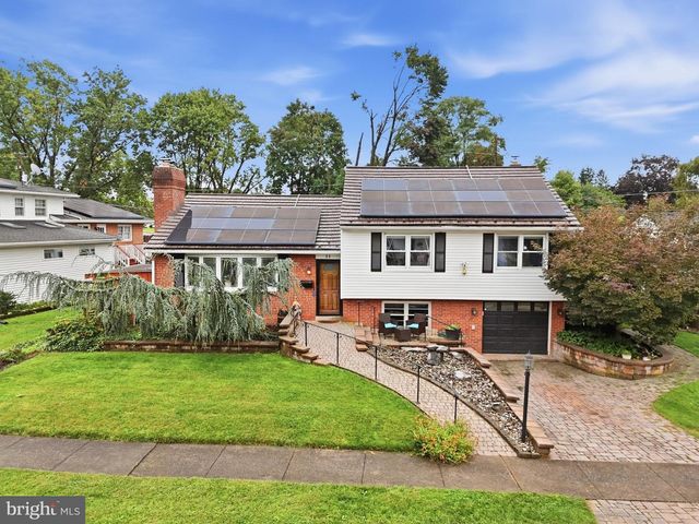 11 CITADEL DR, Camp Hill, PA 17011