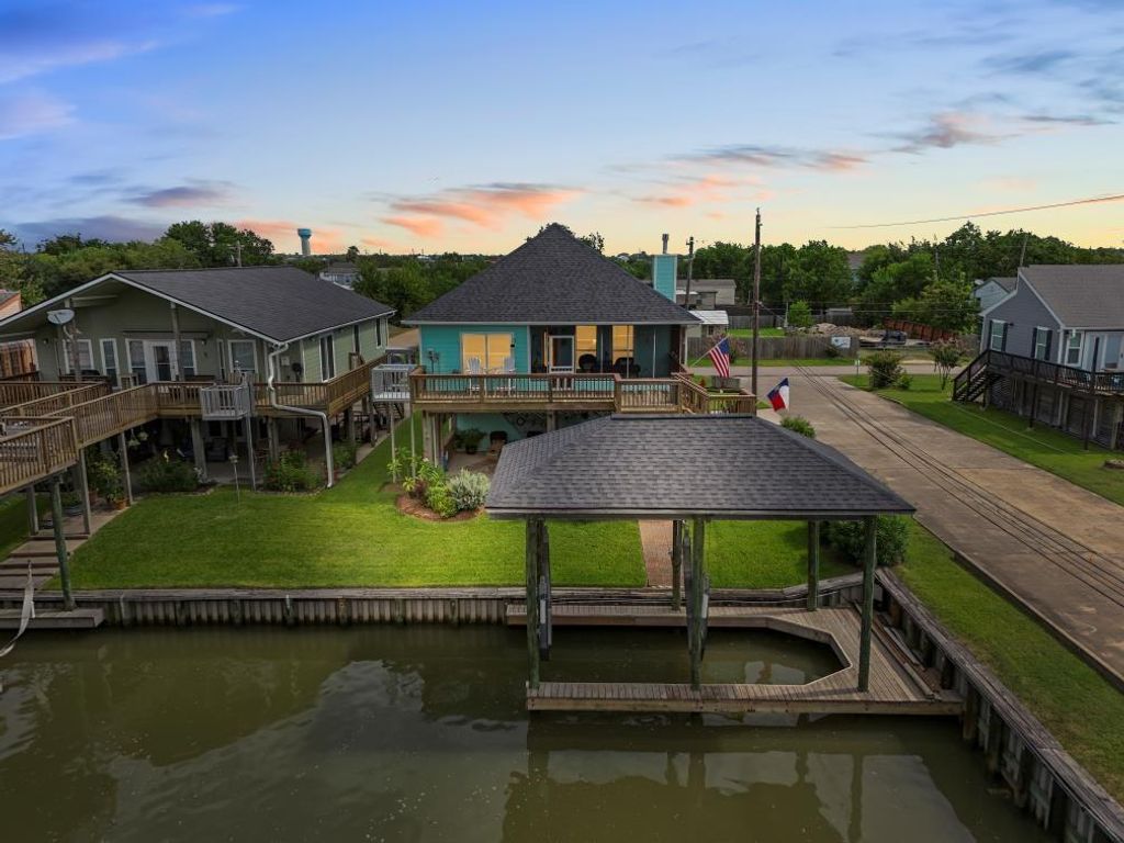 1206 Island Drive, San Leon, TX 77539