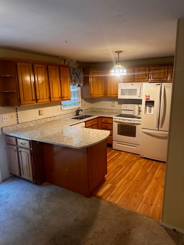 49 Oakridge Drive, Londonderry, NH 03053