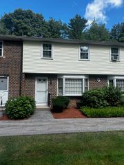 49 Oakridge Drive, Londonderry, NH 03053