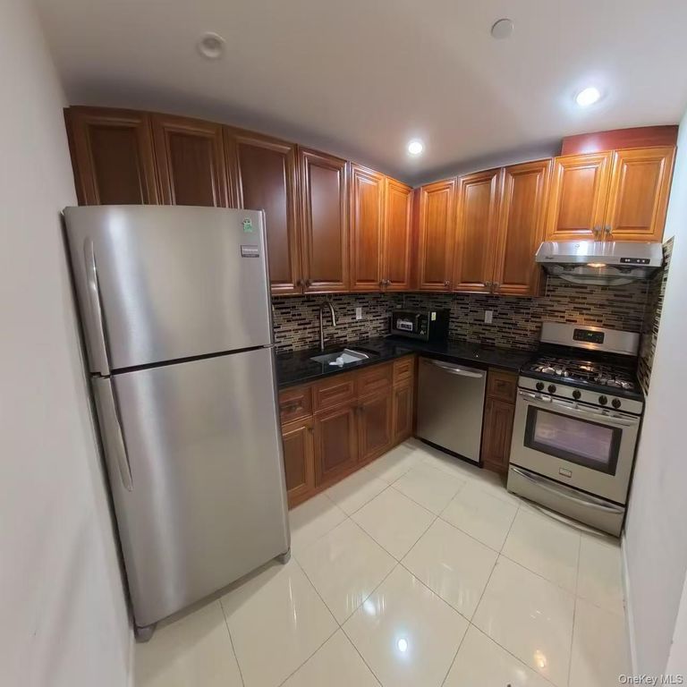 144-69 Barclay Avenue 3C, Flushing, NY 11355 — photo 3