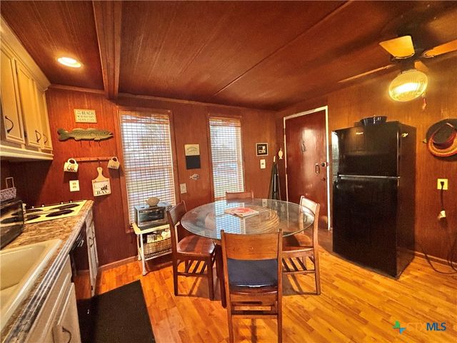 707 W Monroe Avenue, Port O'connor, TX 77982