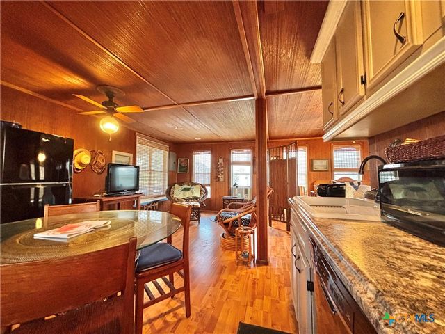 707 W Monroe Avenue, Port O'connor, TX 77982