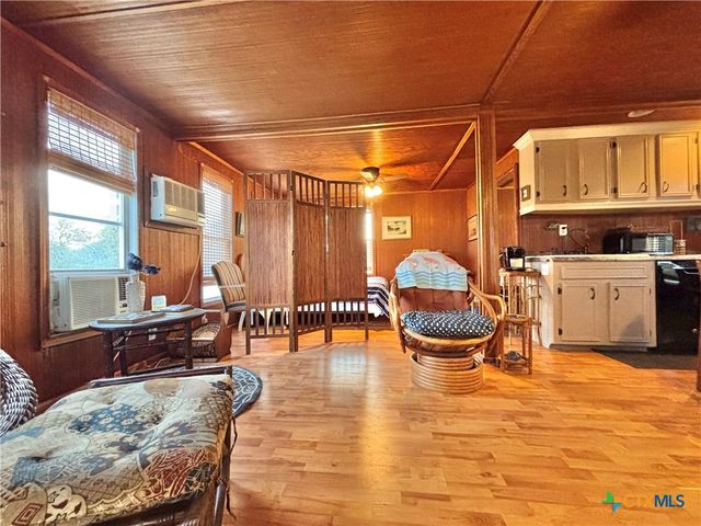 707 W Monroe Avenue, Port O'connor, TX 77982