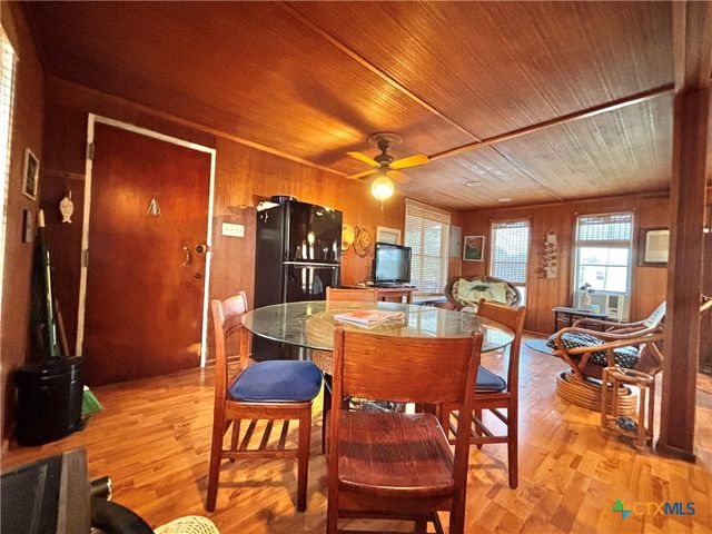 707 W Monroe Avenue, Port O'connor, TX 77982