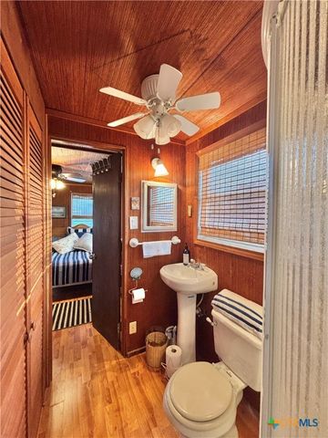 707 W Monroe Avenue, Port O'connor, TX 77982