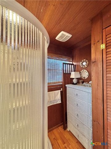 707 W Monroe Avenue, Port O'connor, TX 77982