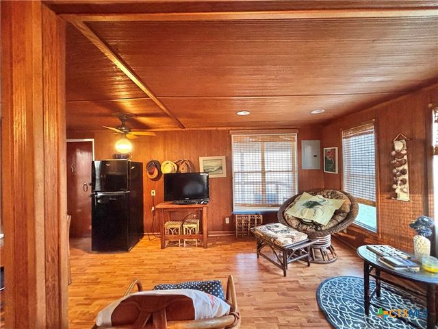 707 W Monroe Avenue, Port O'connor, TX 77982