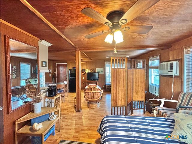 707 W Monroe Avenue, Port O'connor, TX 77982