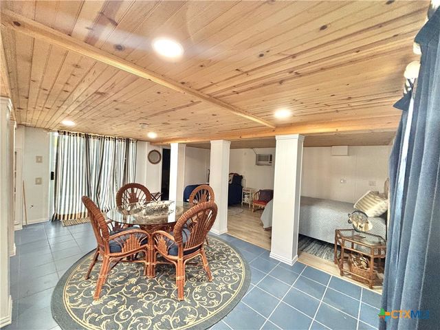 707 W Monroe Avenue, Port O'connor, TX 77982