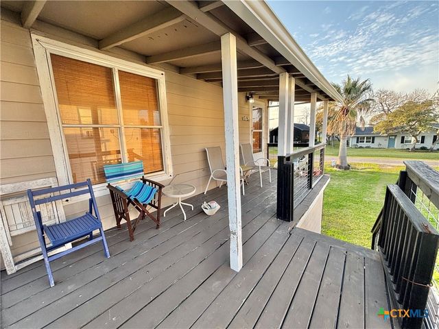 707 W Monroe Avenue, Port O'connor, TX 77982