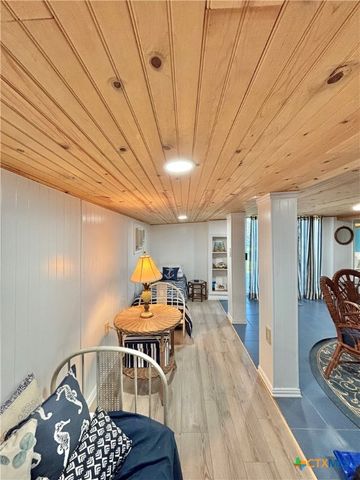 707 W Monroe Avenue, Port O'connor, TX 77982