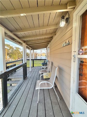 707 W Monroe Avenue, Port O'connor, TX 77982