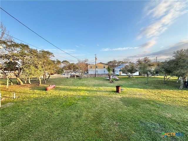 707 W Monroe Avenue, Port O'connor, TX 77982