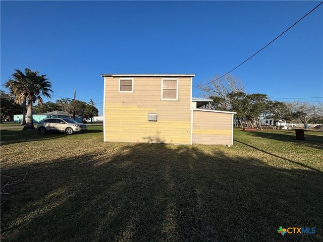 707 W Monroe Avenue, Port O'connor, TX 77982