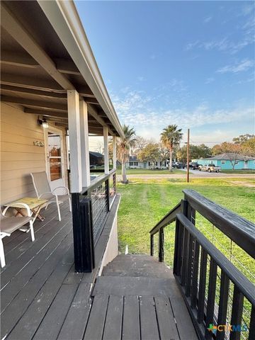 707 W Monroe Avenue, Port O'connor, TX 77982