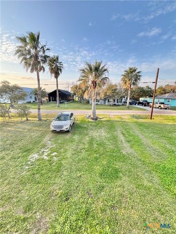 707 W Monroe Avenue, Port O'connor, TX 77982