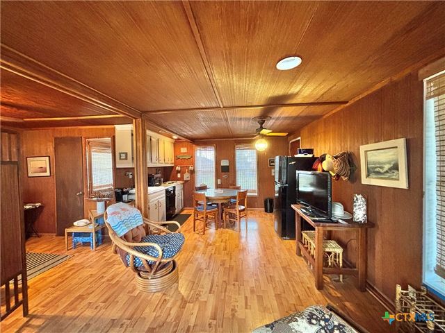 707 W Monroe Avenue, Port O'connor, TX 77982