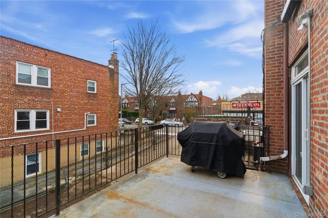 7285 YELLOWSTONE BLVD, Forest Hills, NY 11375