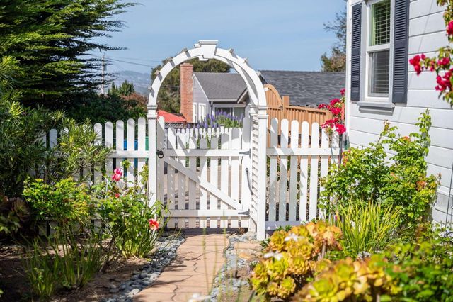 1 Serrano Way, Del Rey Oaks, CA 93940