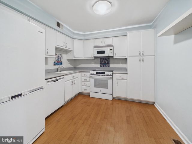 2036 APPLETREE ST, Philadelphia, PA 19103