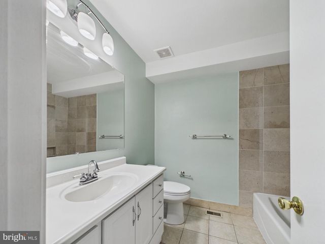 2036 APPLETREE ST, Philadelphia, PA 19103