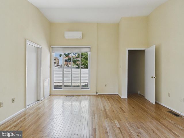 2036 APPLETREE ST, Philadelphia, PA 19103