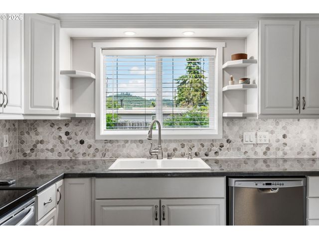 622 51ST St, Springfield, OR 97478