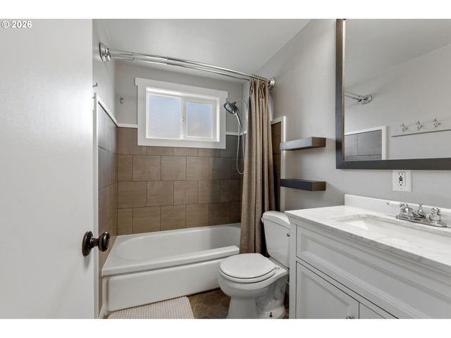 622 51ST St, Springfield, OR 97478