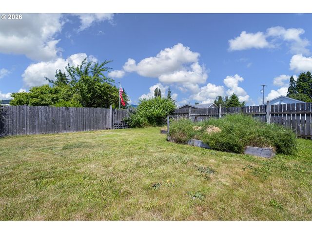 622 51ST St, Springfield, OR 97478