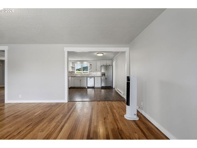 622 51ST St, Springfield, OR 97478