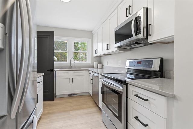 15769 Mercury Drive, Grand Haven, MI 49417