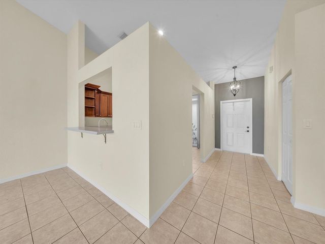 2851 E Aragon Boulevard 5, Sunrise, FL 33313