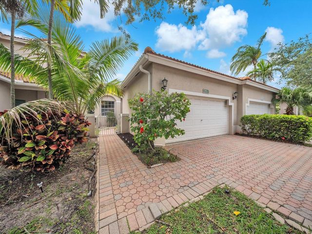2851 E Aragon Boulevard 5, Sunrise, FL 33313