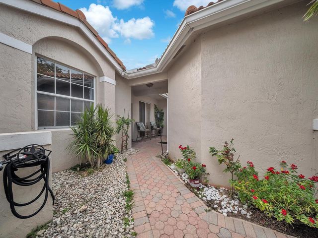 2851 E Aragon Boulevard 5, Sunrise, FL 33313