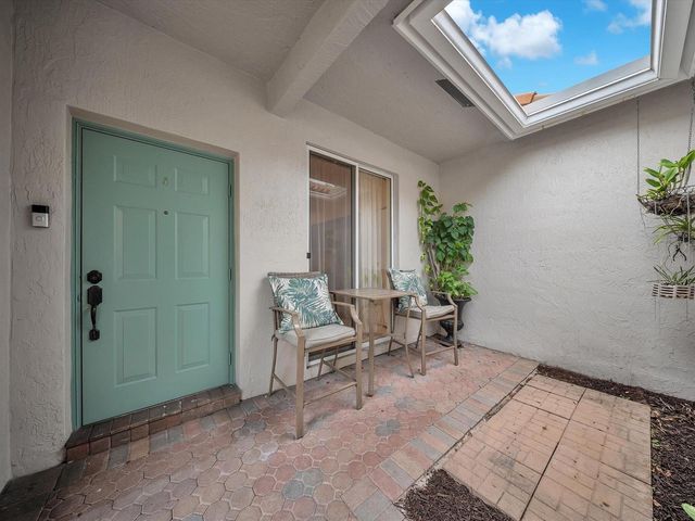 2851 E Aragon Boulevard 5, Sunrise, FL 33313