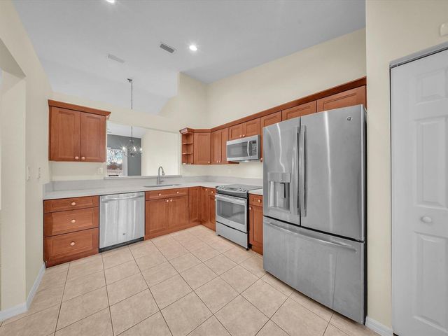 2851 E Aragon Boulevard 5, Sunrise, FL 33313