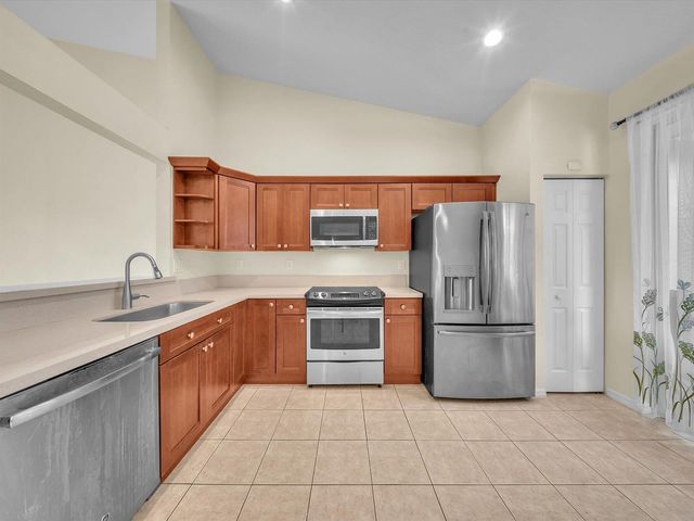 2851 E Aragon Boulevard 5, Sunrise, FL 33313