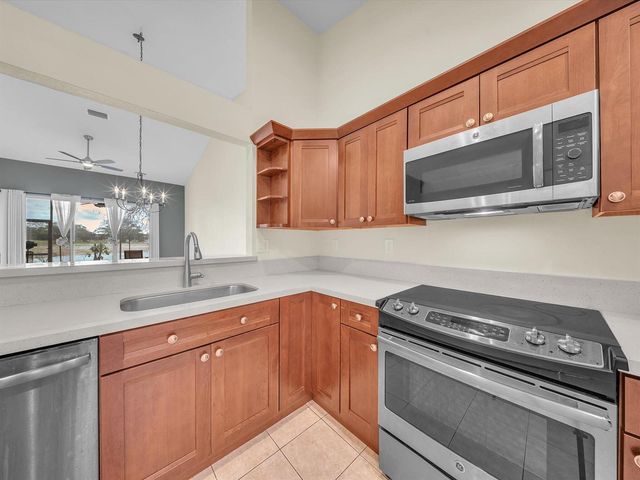 2851 E Aragon Boulevard 5, Sunrise, FL 33313