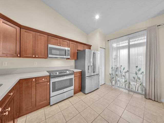 2851 E Aragon Boulevard 5, Sunrise, FL 33313