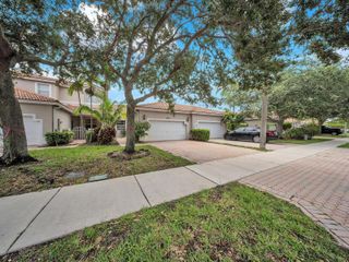 2851 E Aragon Boulevard 5, Sunrise, FL 33313