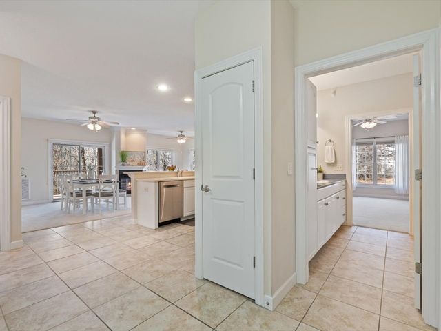 1227 E Kimberly Road 5A, Bettendorf, IA 52722